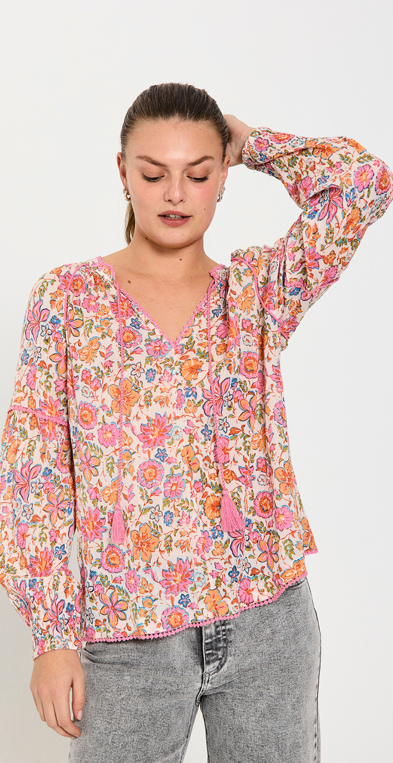 Carin bluse med blomsterprint og snøre Off-white w. Fuchsia Freequent