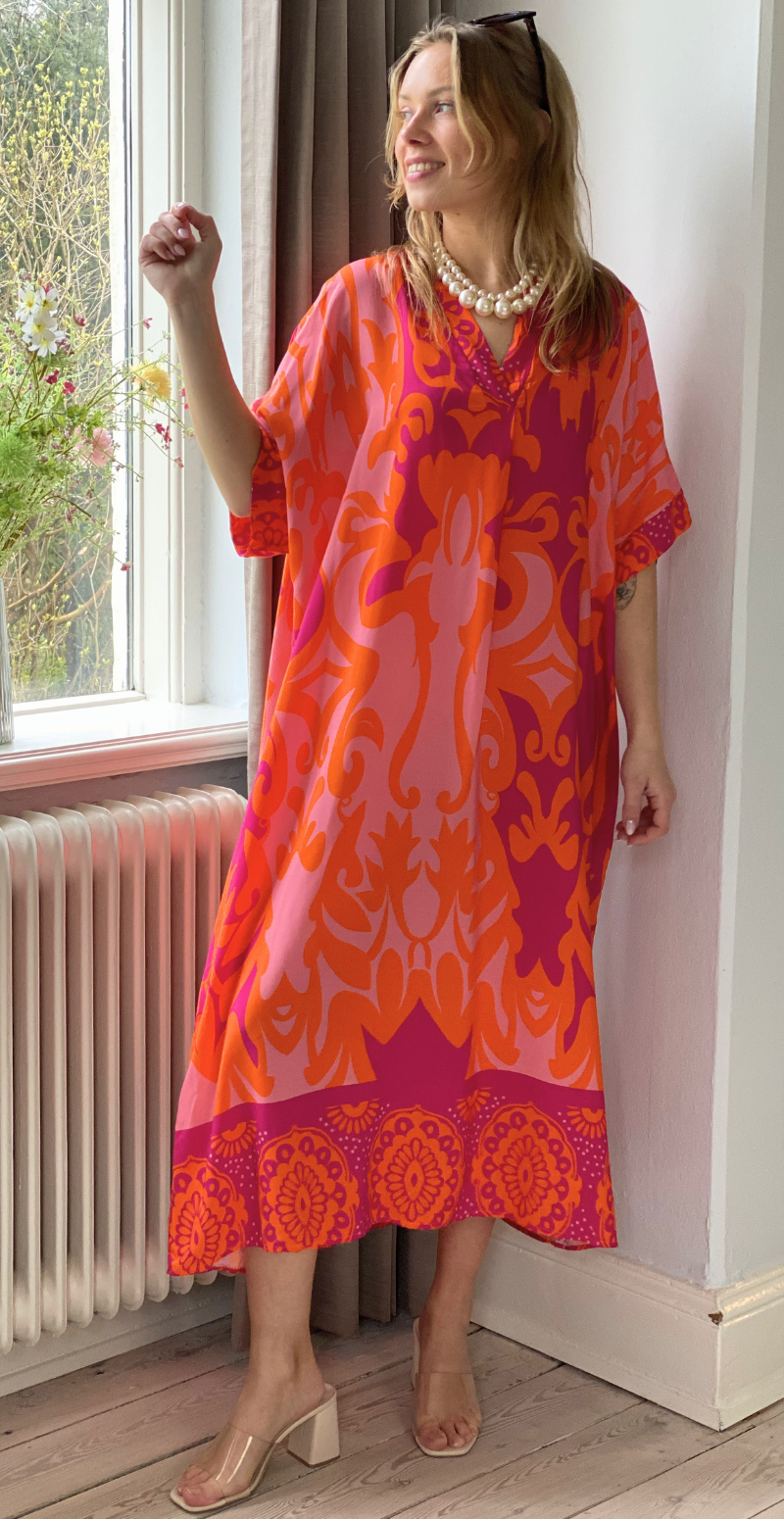 Melia kjole med mønster pink/orange LikeLondon