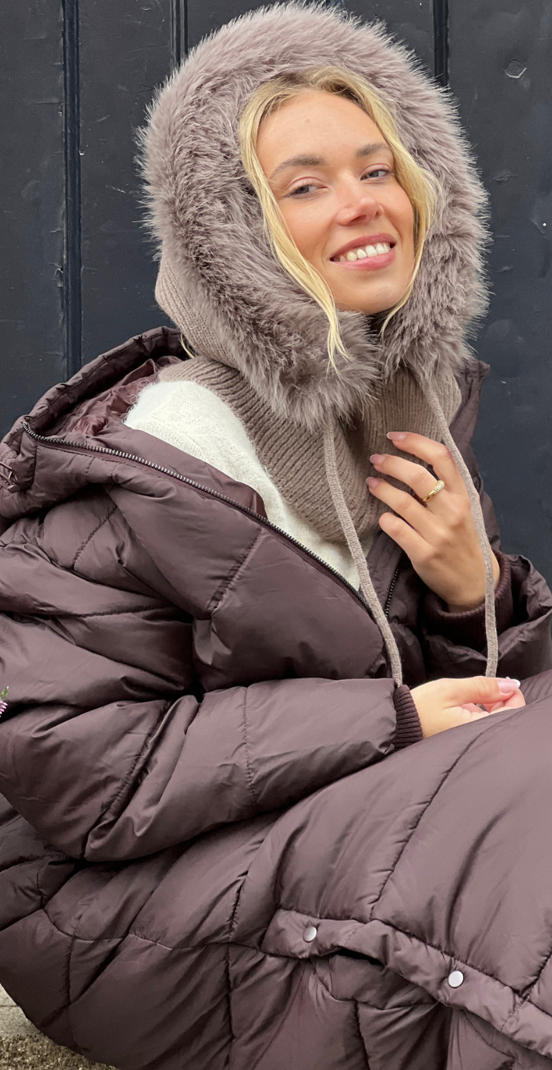 Balaclava med pelskant og snøre taupe LikeLondon