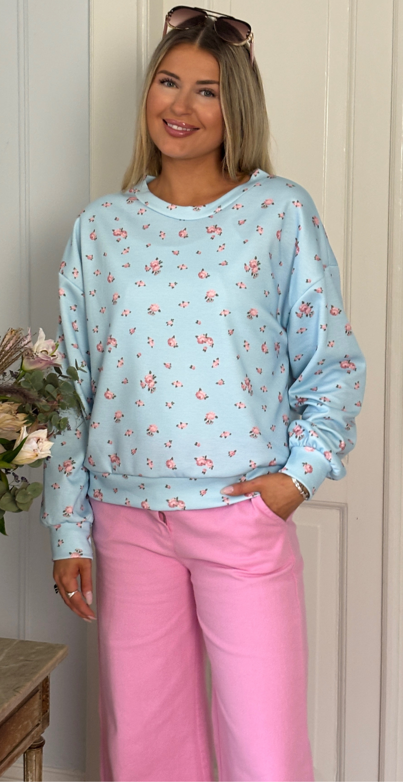 Malika sweatshirt med rund hals og blomster sky LikeLondon
