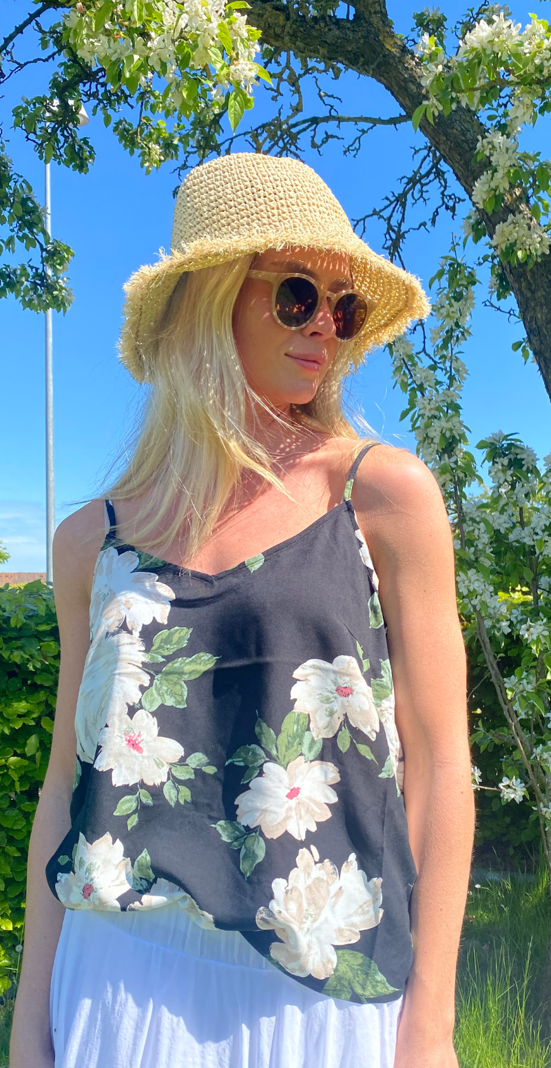 Joella stroptop black roses