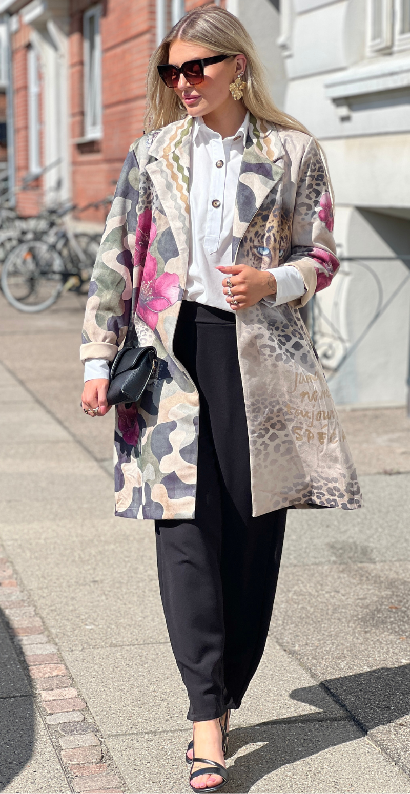 Katie jakke med leopard og blomster beige LikeLondon