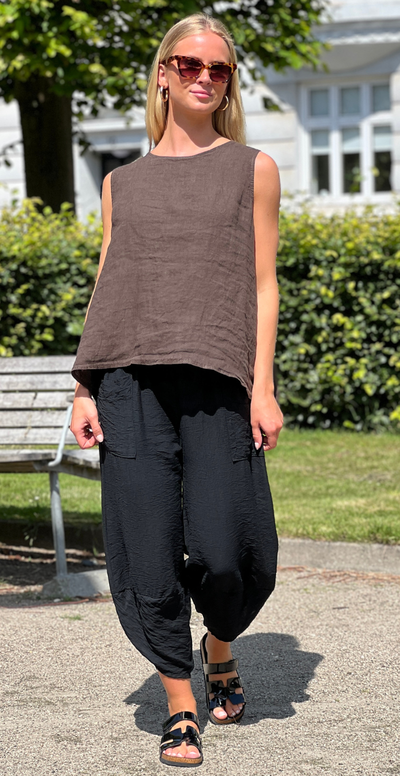 Evie hørbluse med knapper på ryggen brun LikeLondon