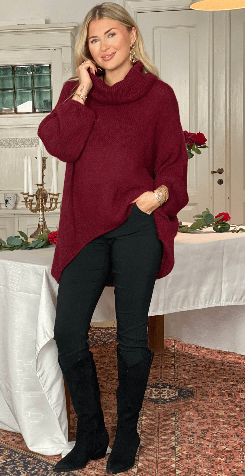 Irene uldstrik med halskrave bordeaux LikeLondon