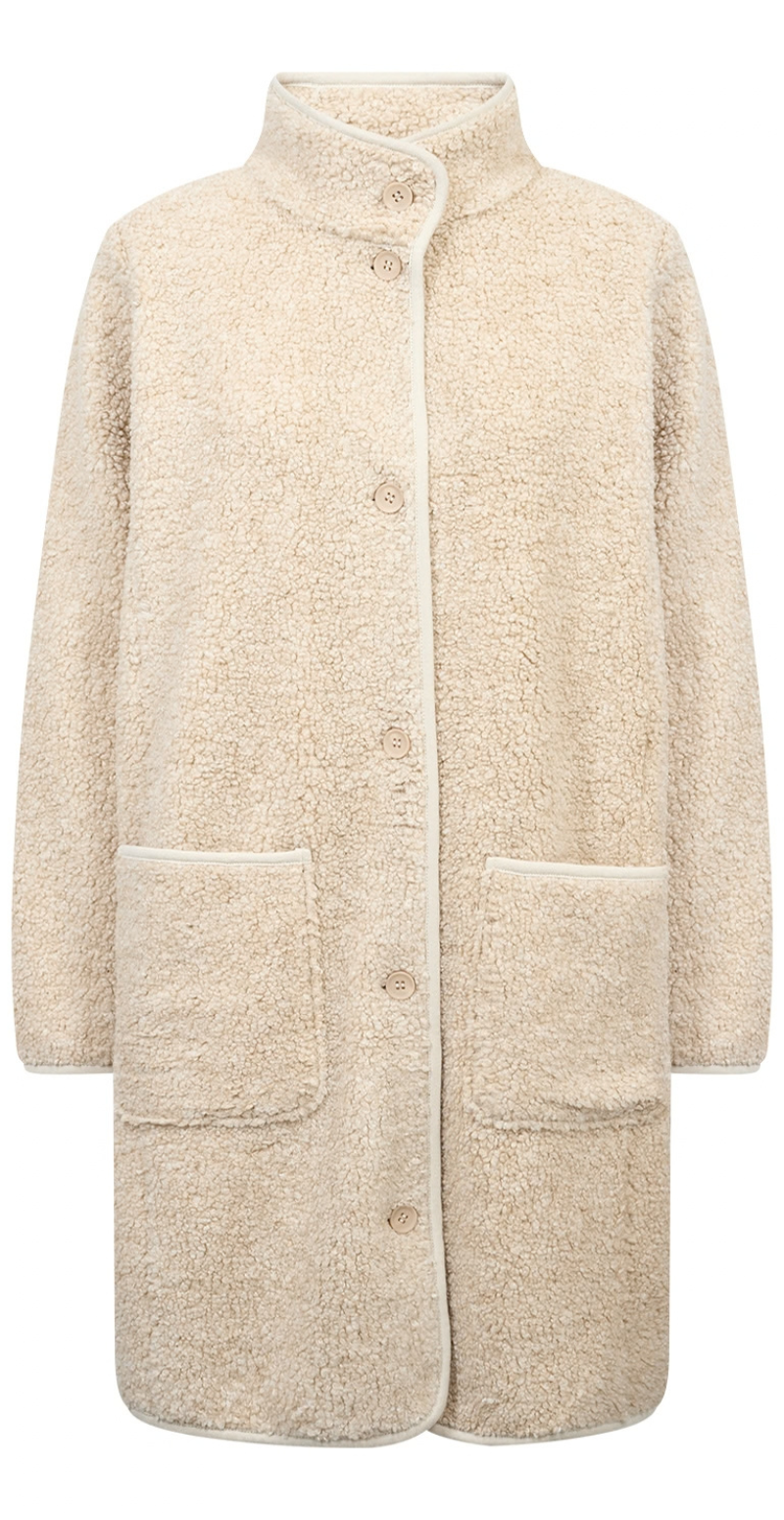 Patricia lang jakke i teddylook med lommer sand LikeLondon