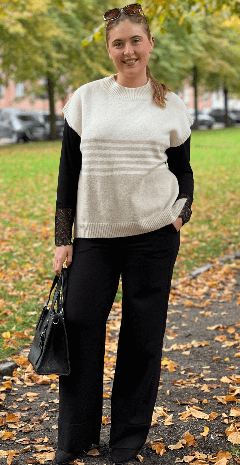 Melinda to-farvet strikvest med striber beige LikeLondon