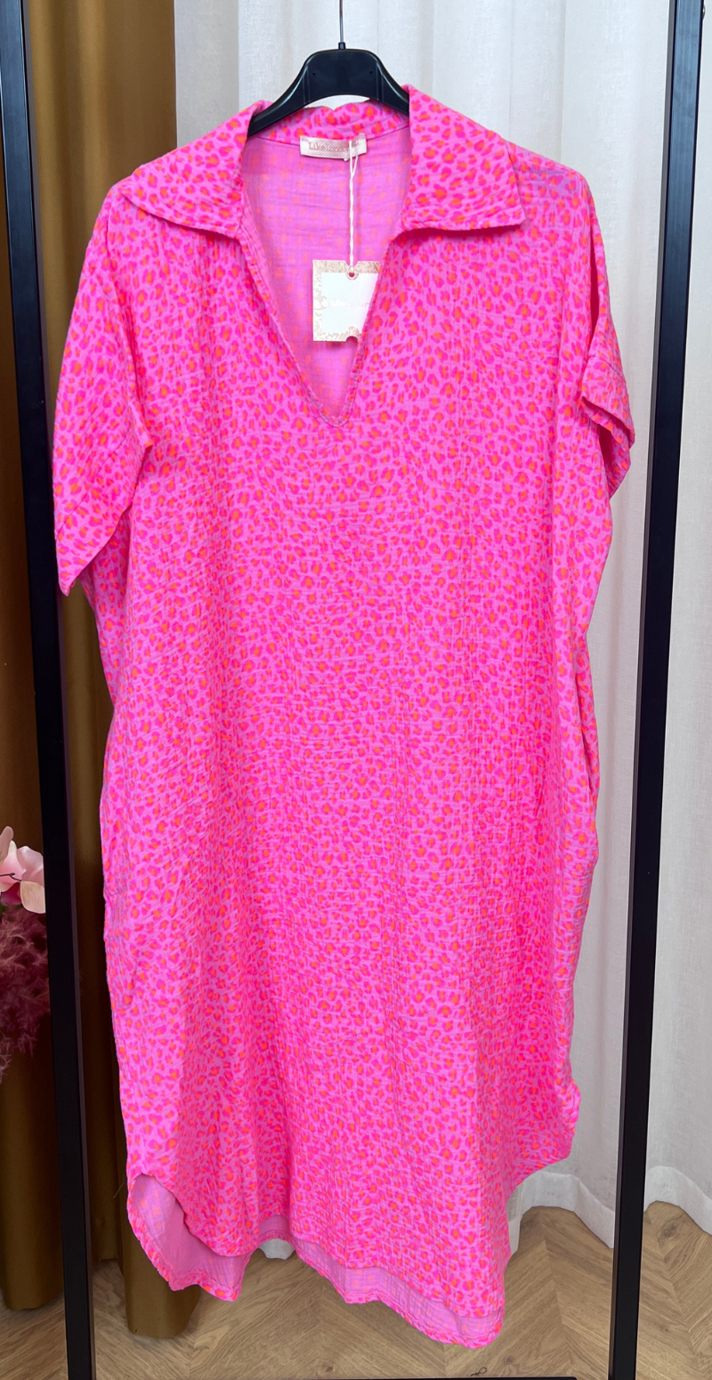 Dagmar kjole i musselin leopard/fuxia LikeLondon