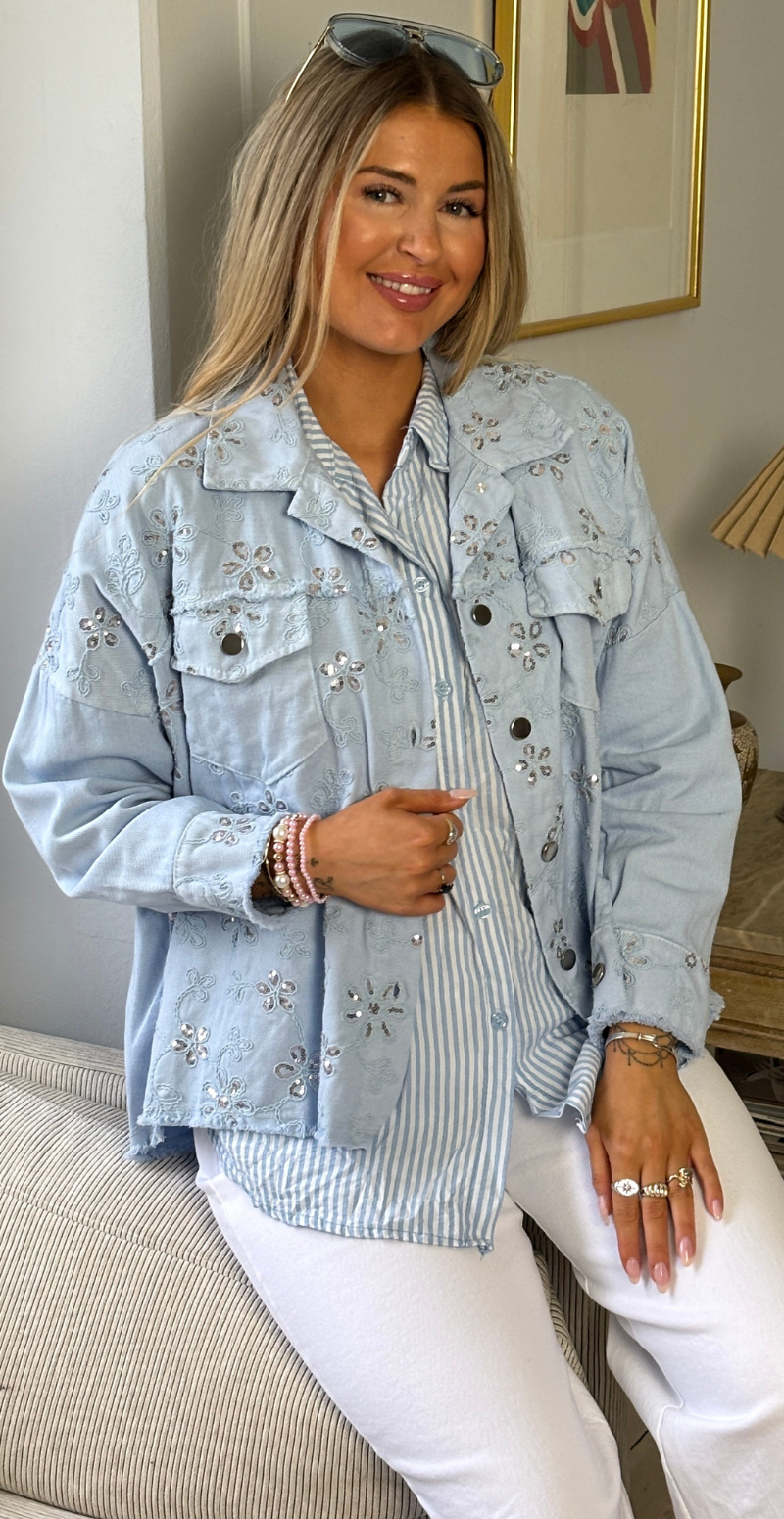 Laney canvas jakke med broderede blomster og pailletter sky LikeLondon