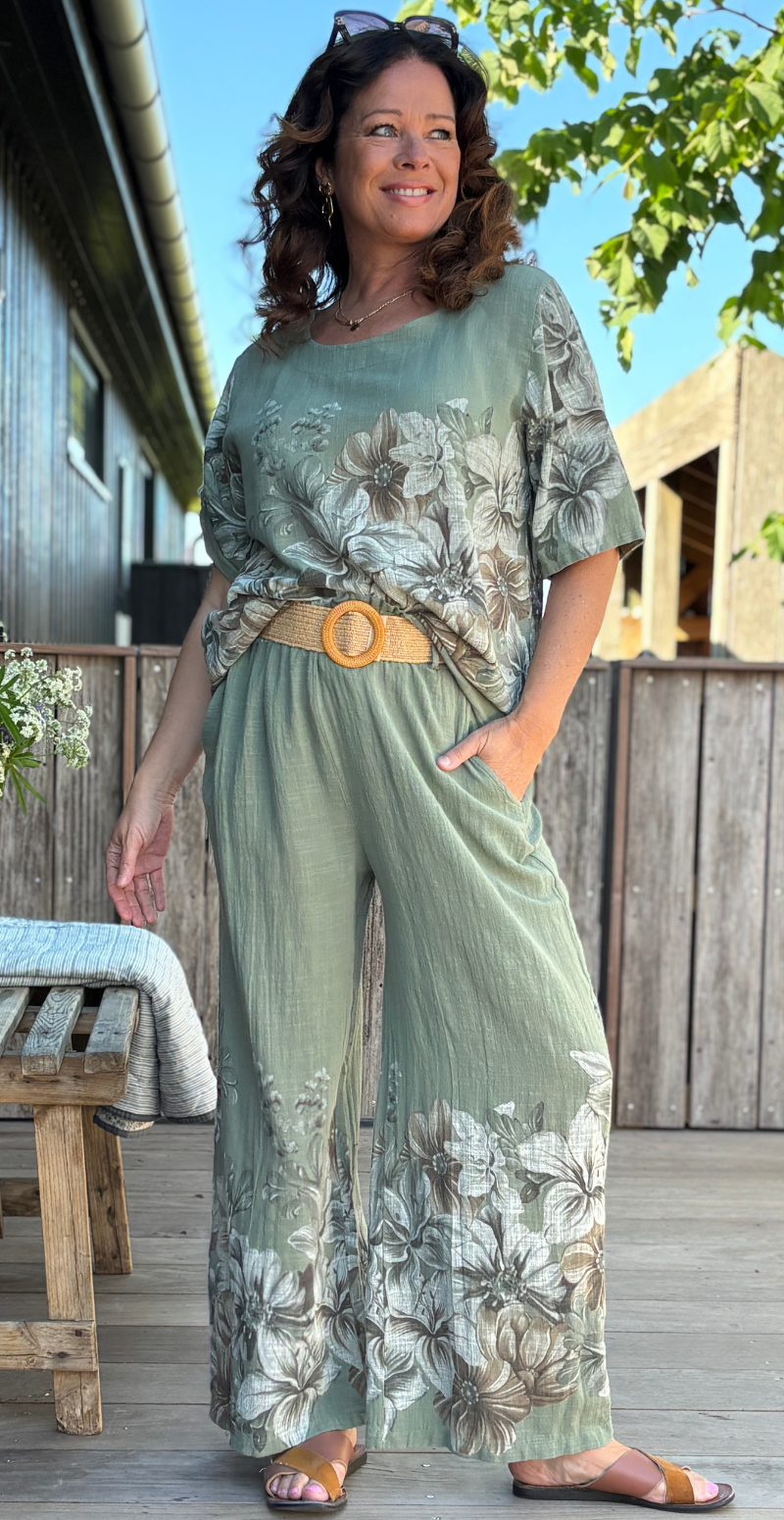 Arista sæt med bukser og bluse med blomsterprint khaki LikeLondon