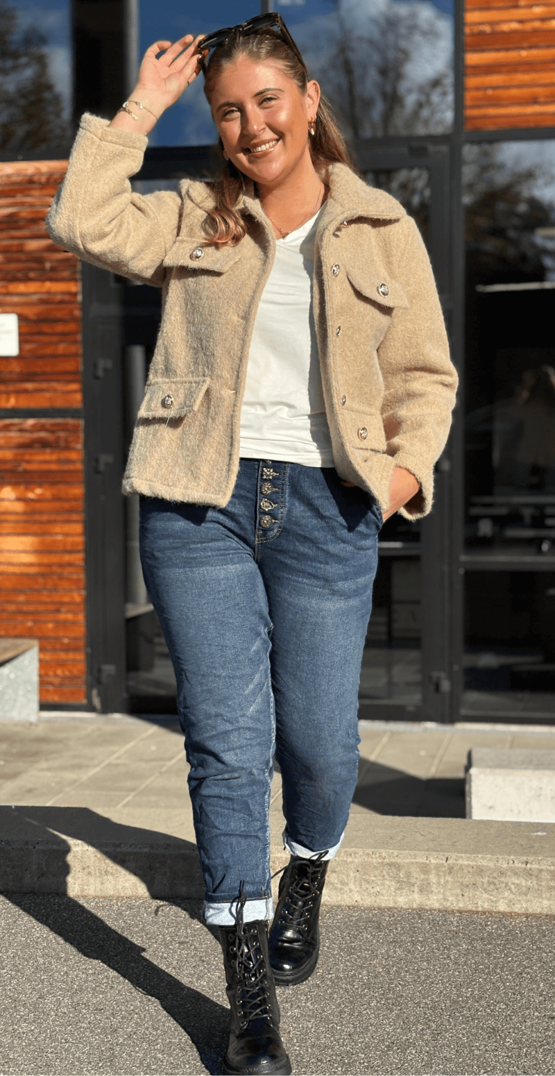 Anastacia klassisk jakke med pynteknapper beige LikeLondon