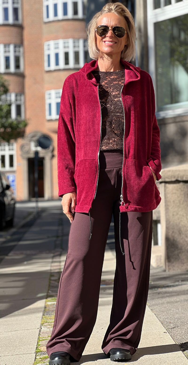 Melissa fløjlscardigan med hætte og lynlås bordeaux LikeLondon