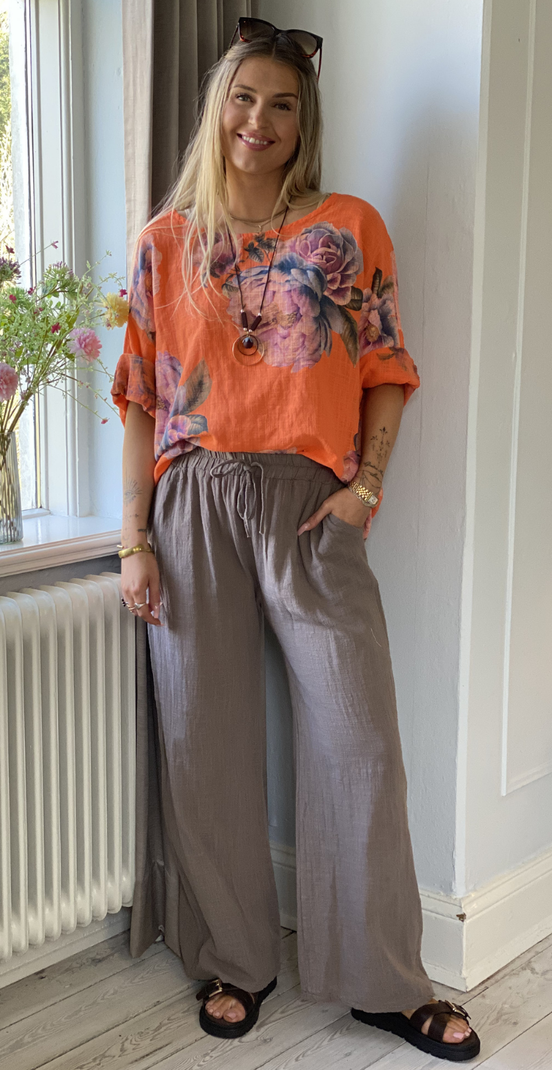 Feodora blomstret bluse med vidde og halskæde orange LikeLondon