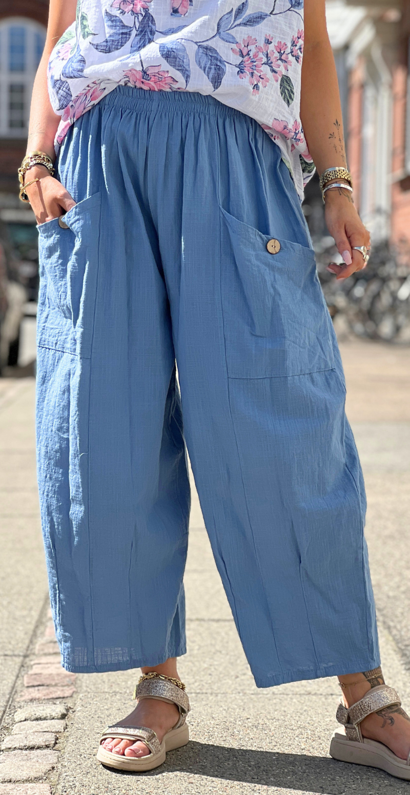Forudbestil uge 25/26 Gwen ensfarvet bukser med lommer denim LikeLondon