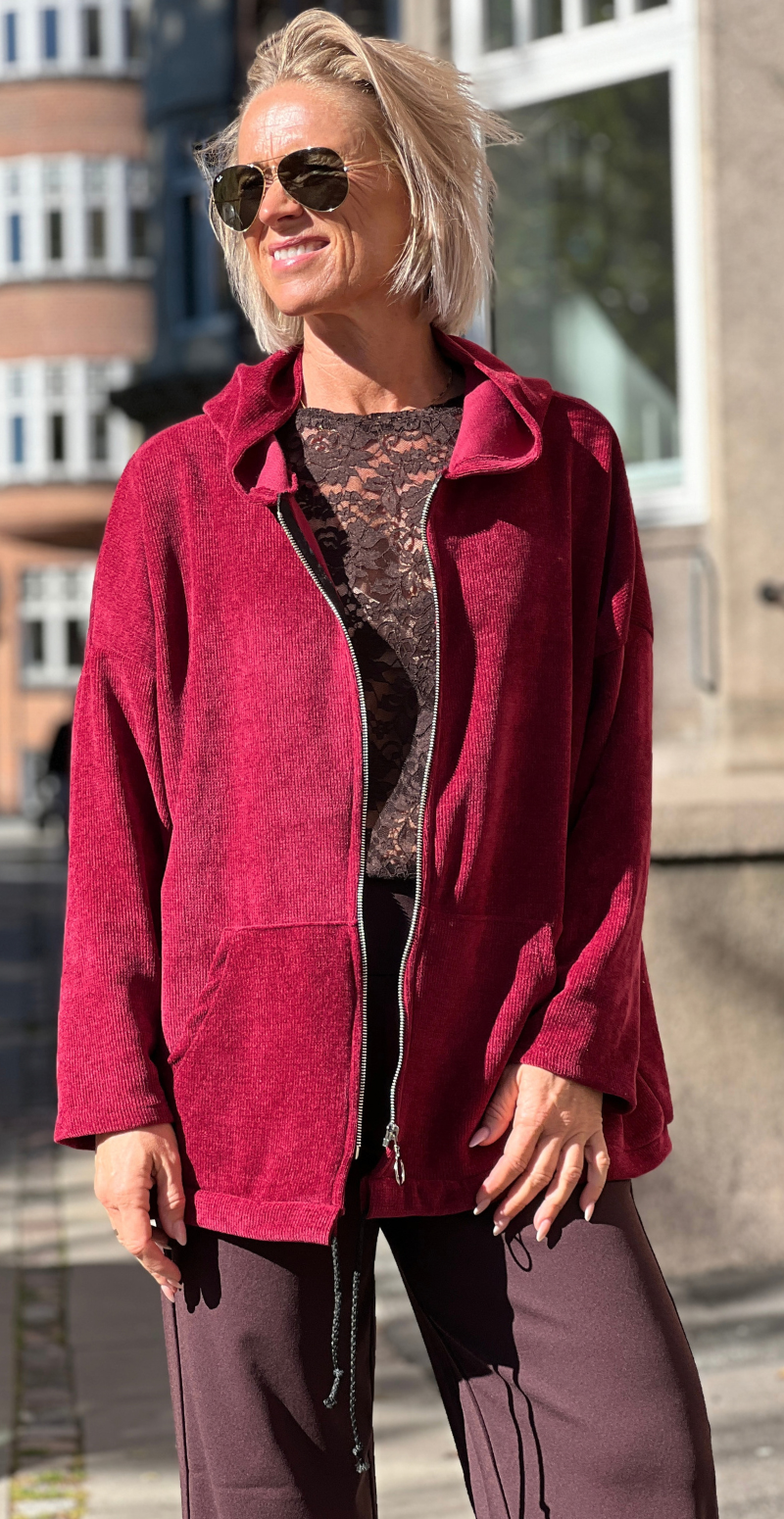 Melissa fløjlscardigan med hætte og lynlås bordeaux LikeLondon
