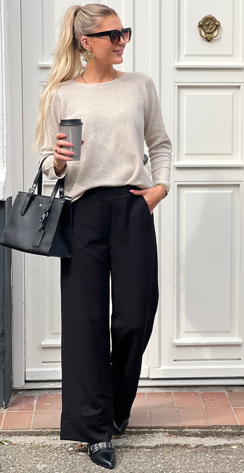 Inga blød strikbluse med rund hals beige LikeLondon
