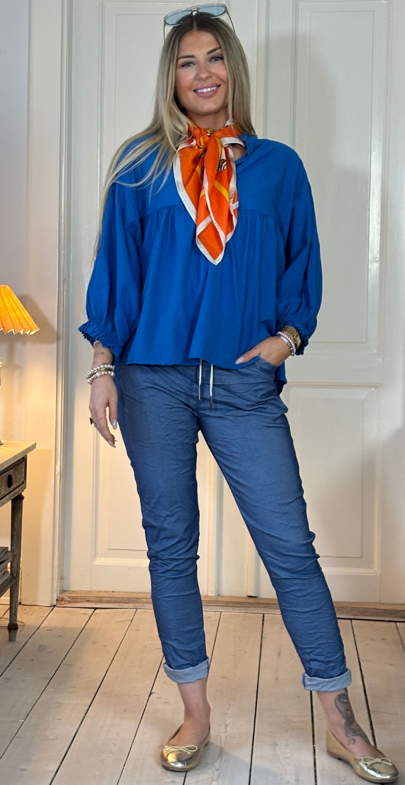 Francie bluse med knapper og ballonærmer royalblue LikeLondon