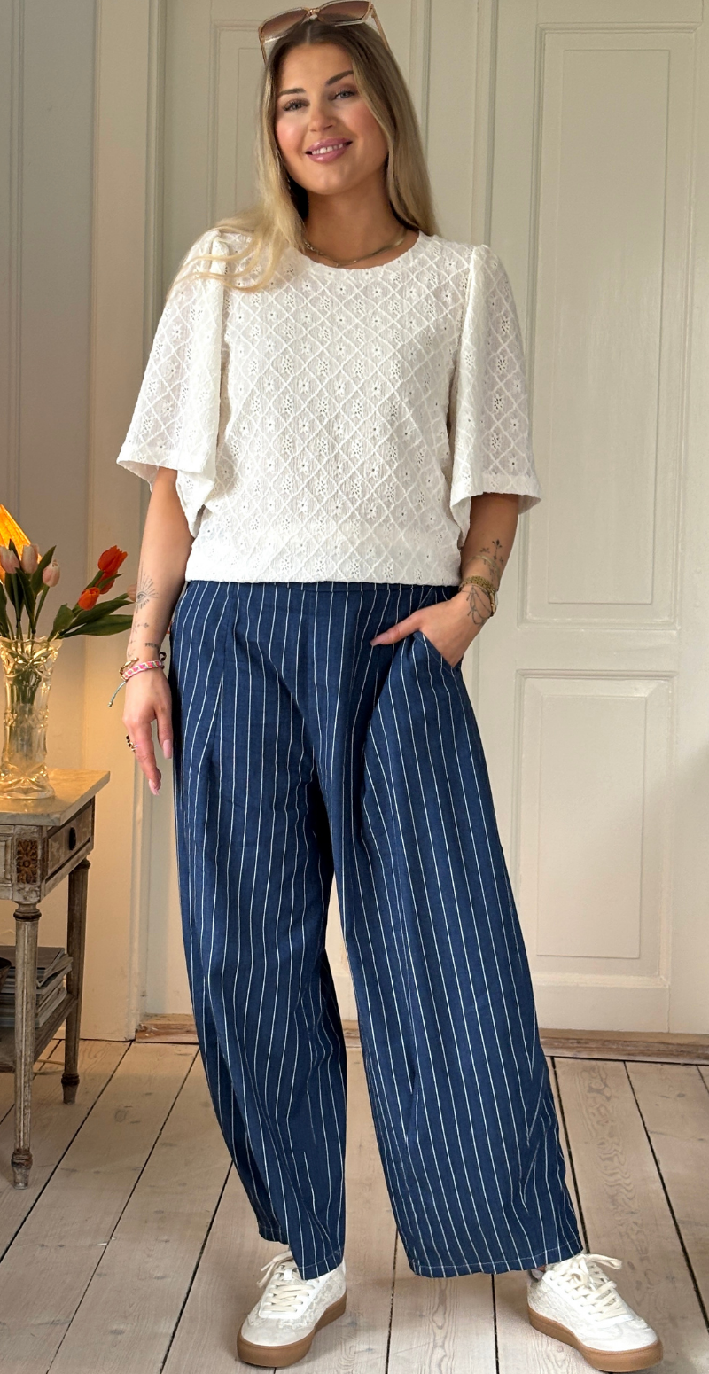 Nika denimbukser med nålestriber dark jeans LikeLondon
