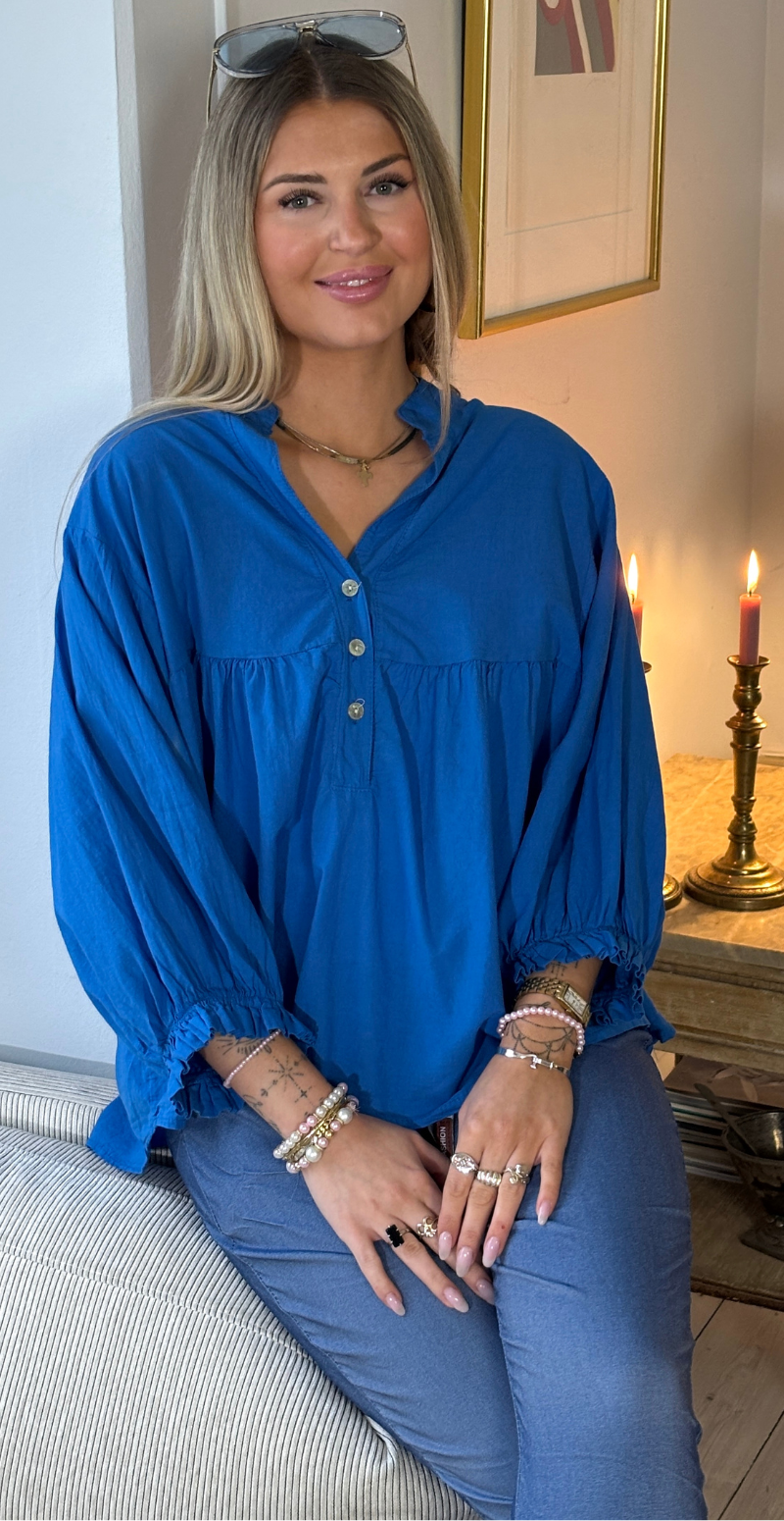 Francie bluse med knapper og ballonærmer royalblue LikeLondon