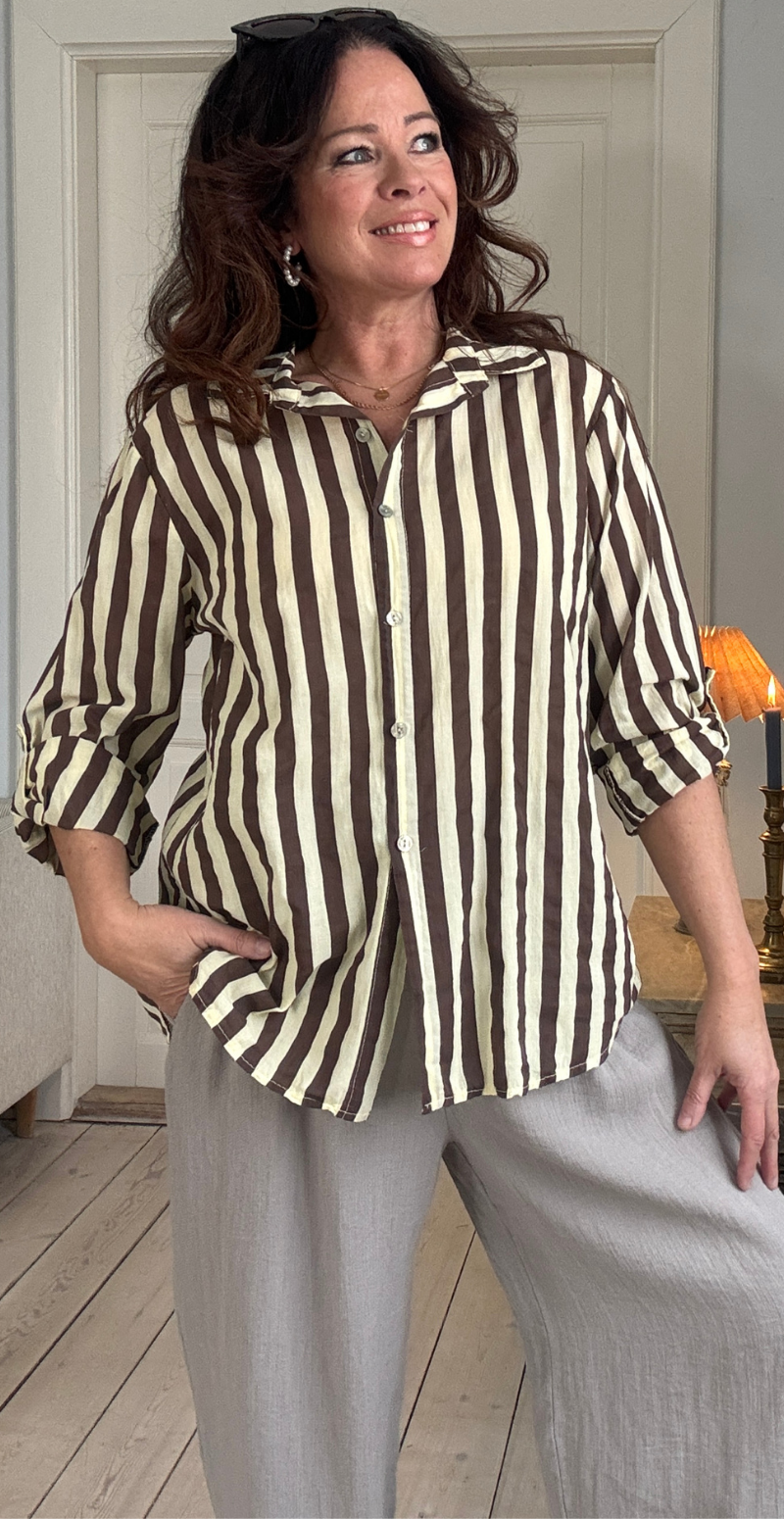 Cellie stribet skjorte med perlemorsknapper gul LikeLondon