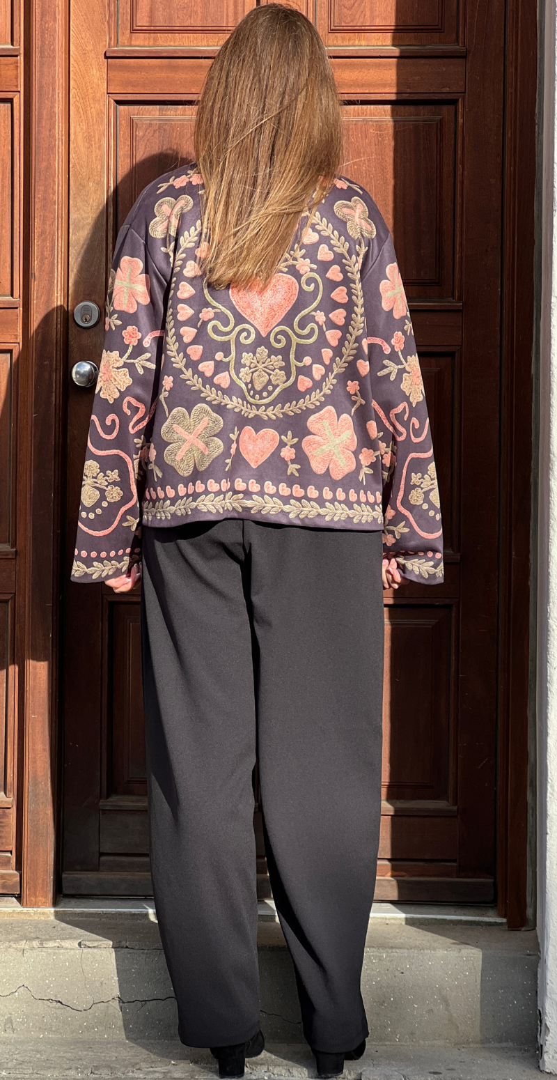 Estelle jakke i ruskindslook med rosa hjerter og blomster sort LikeLondon