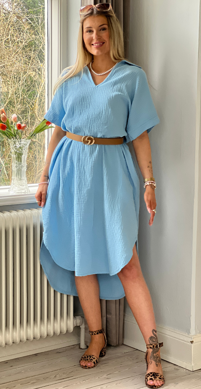 Dagmar kjole i musselin celeste LikeLondon