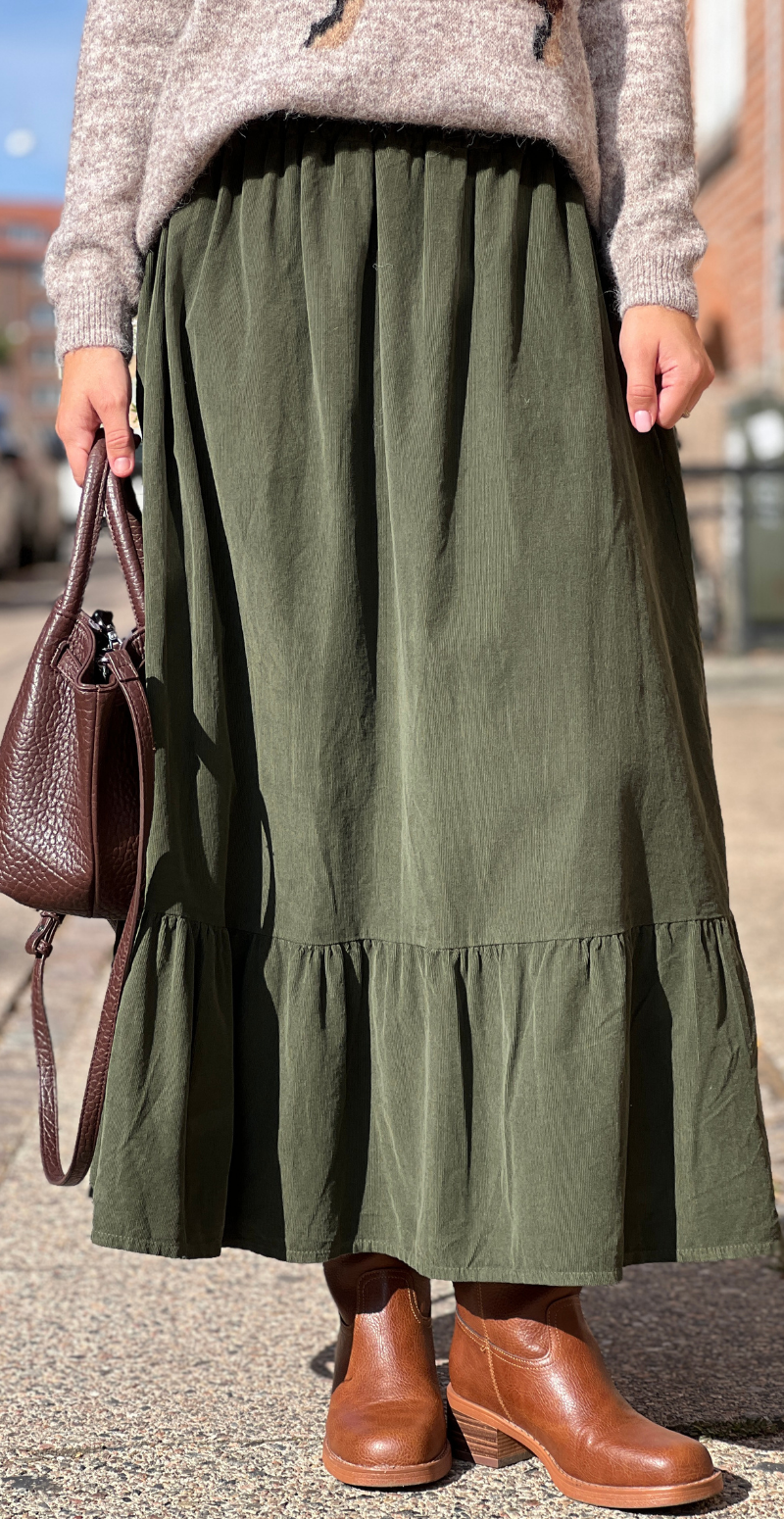 Moanna fløjlsnederdel med peplum nederst og skrålommer militare LikeLondon