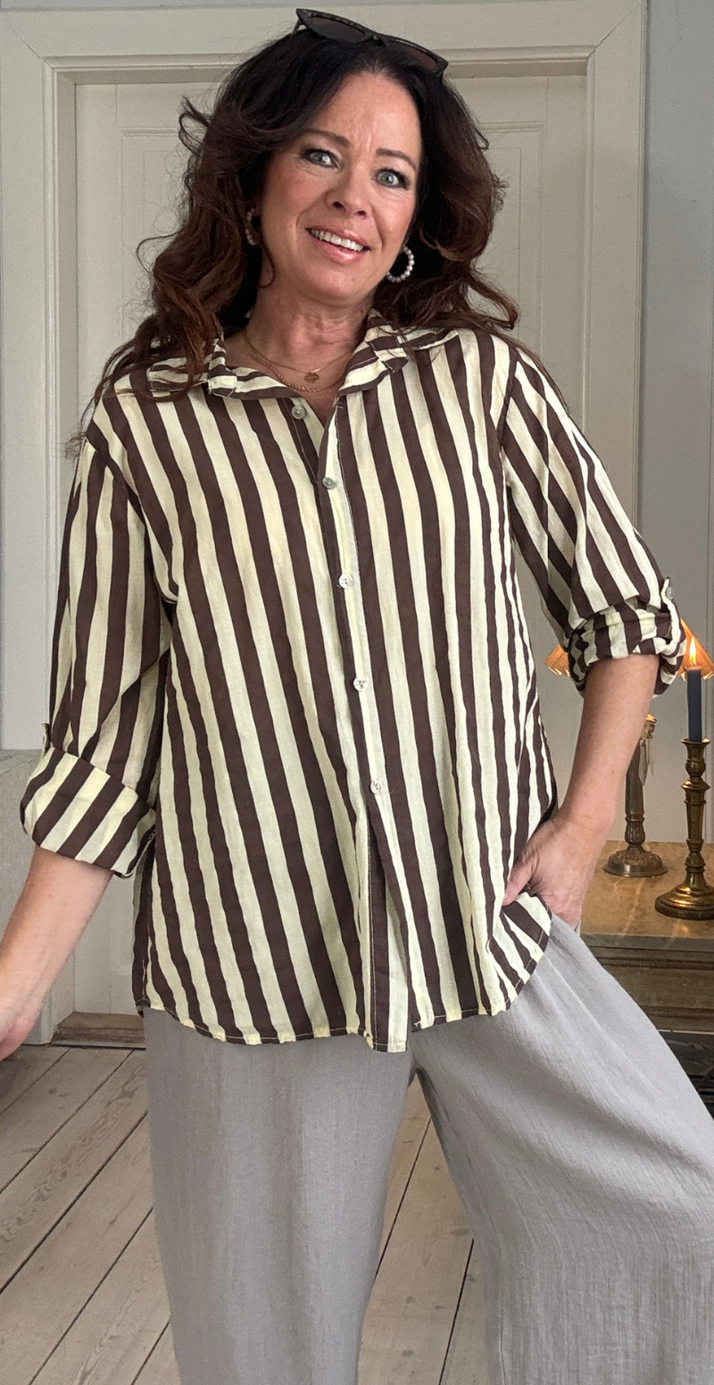 Cellie stribet skjorte med perlemorsknapper gul LikeLondon