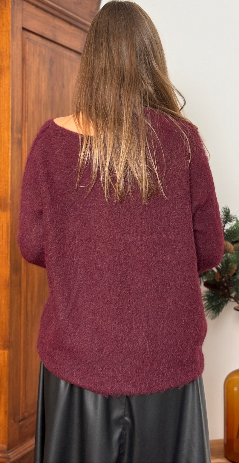 Suzan strikbluse med detalje ved skulderen bordeaux LikeLondon