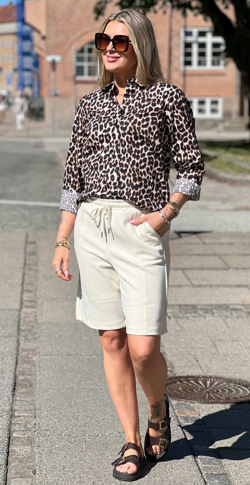 Henny gennemknappet bluse med leopardprint black mix B.young