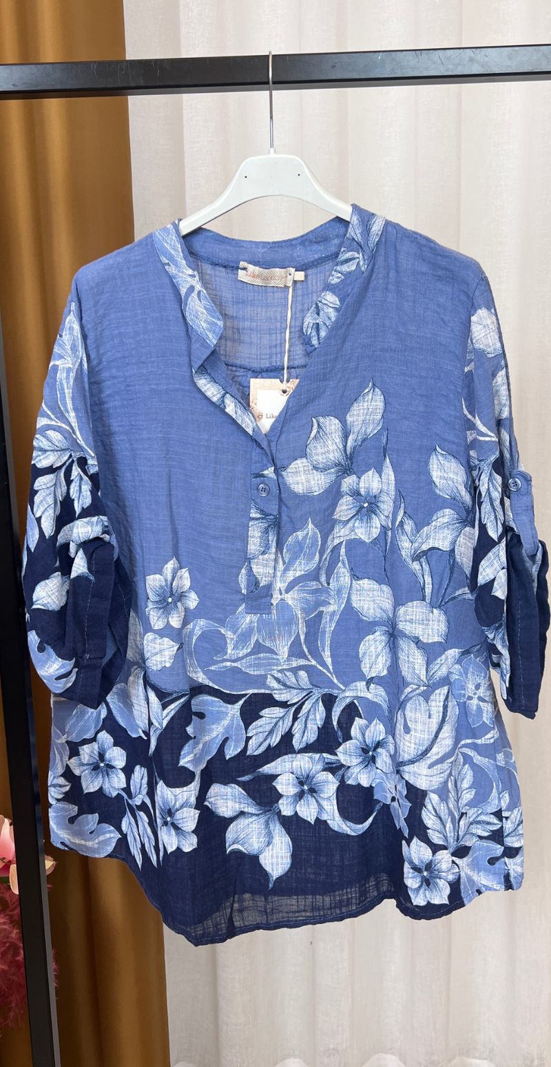 Bonnie bluse med stolpelukning og blomsterprint jeans LikeLondon
