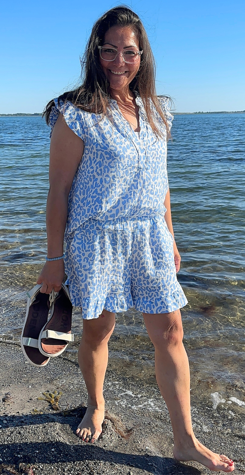 Cheri bluse med leopard print og flæseærmer blå LikeLondon by Christina