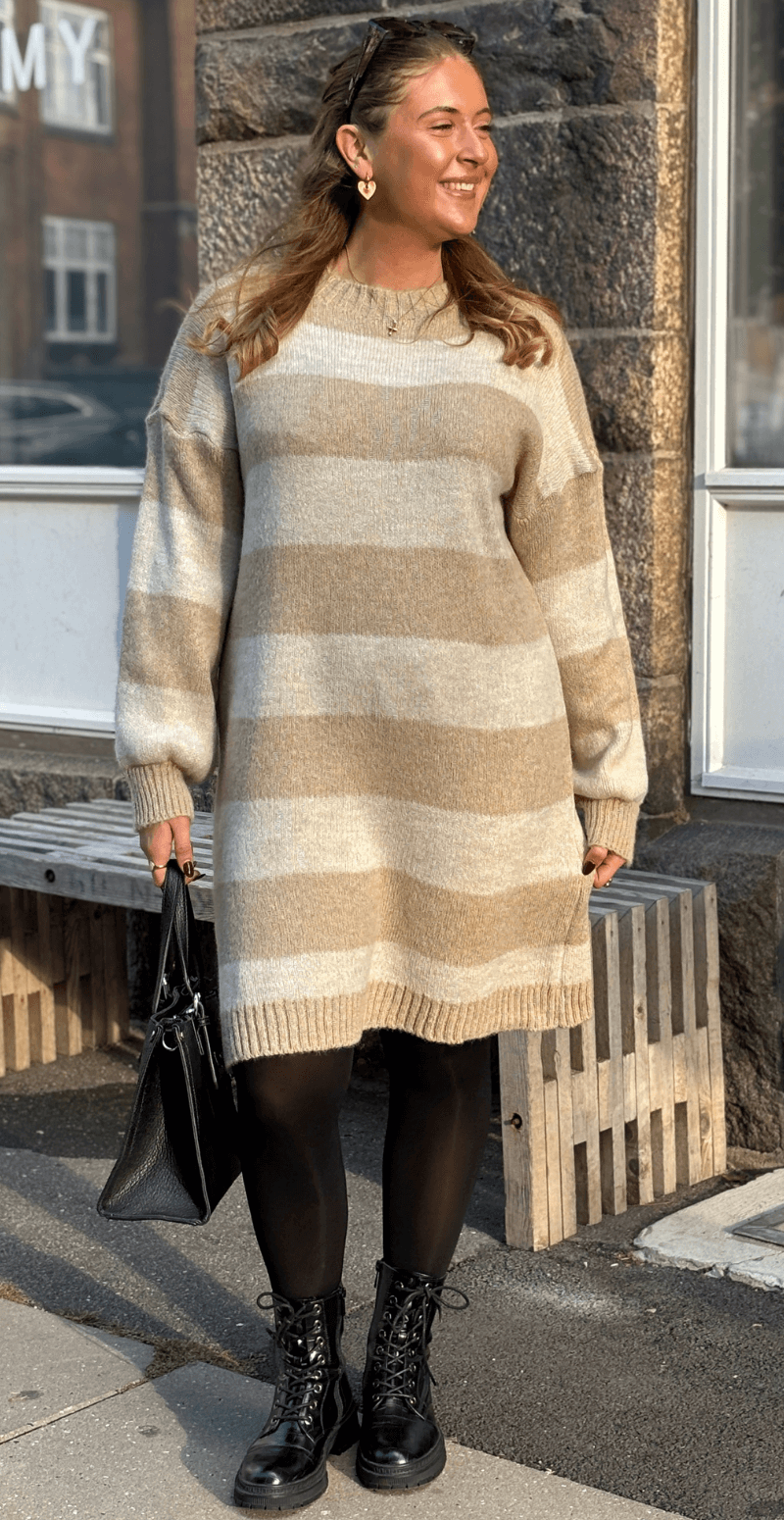 Keola strikkjole i uld med brede striber beige LikeLondon