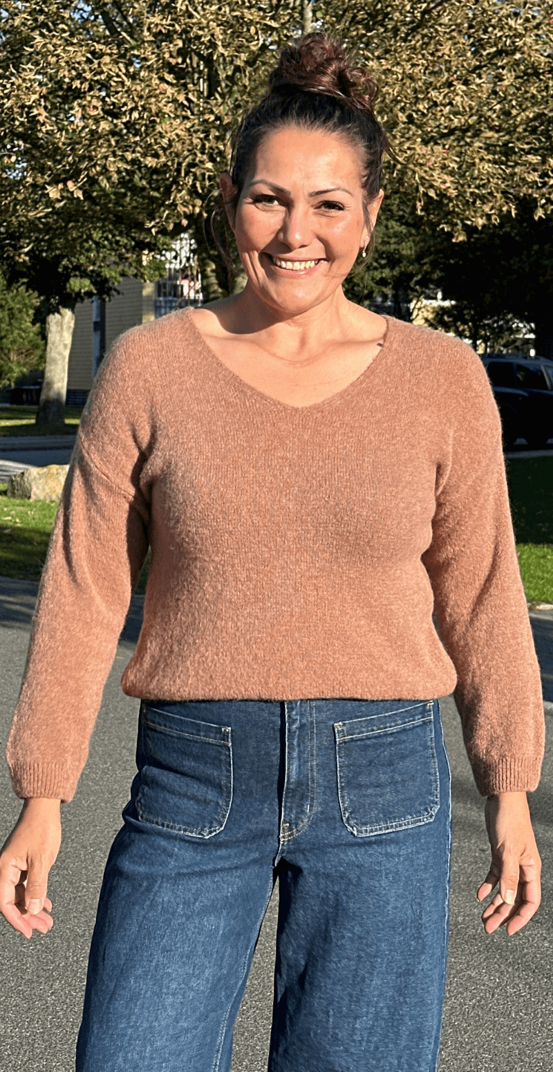 Cara uld strik med V-hals camel LikeLondon By Christina
