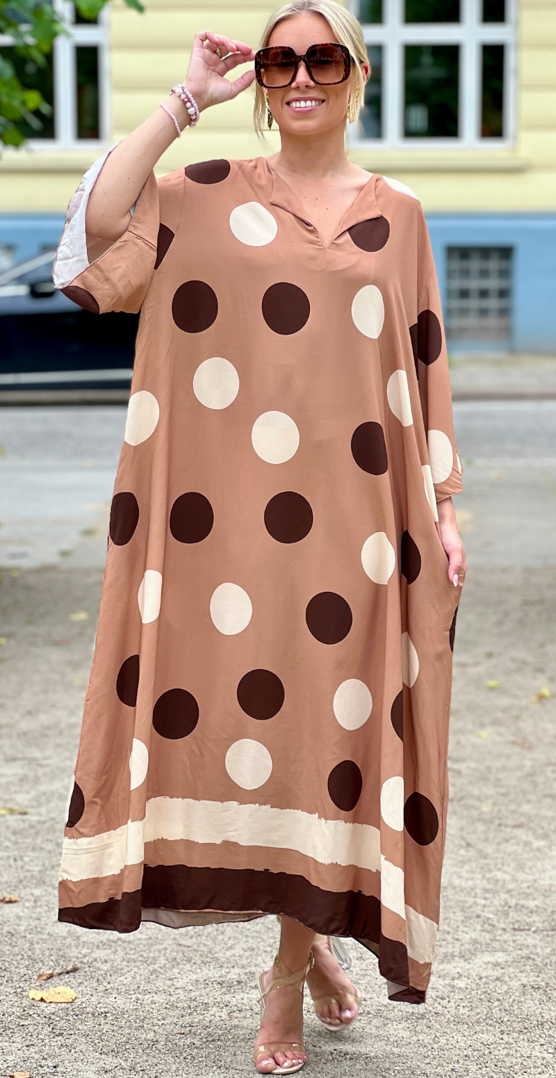 Effie lang kjole med store dots og lommer taupe LikeLondon