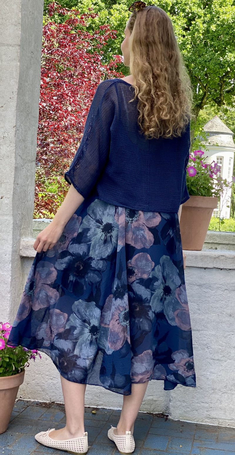 Ophelia kjole med blomsterprint og tynde stropper med tilhørende bluse navy LikeLondon