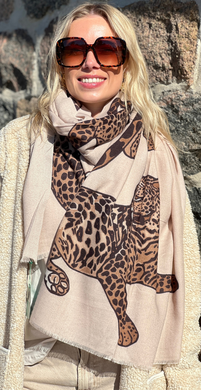 Tørklæde med leoparder beige LikeLondon