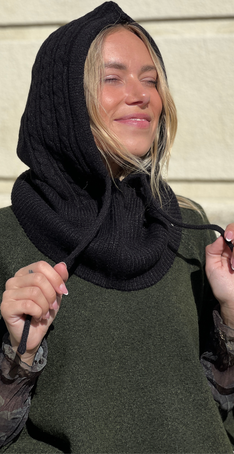 Balaclava med kabelmønster og snøre sort LikeLondon