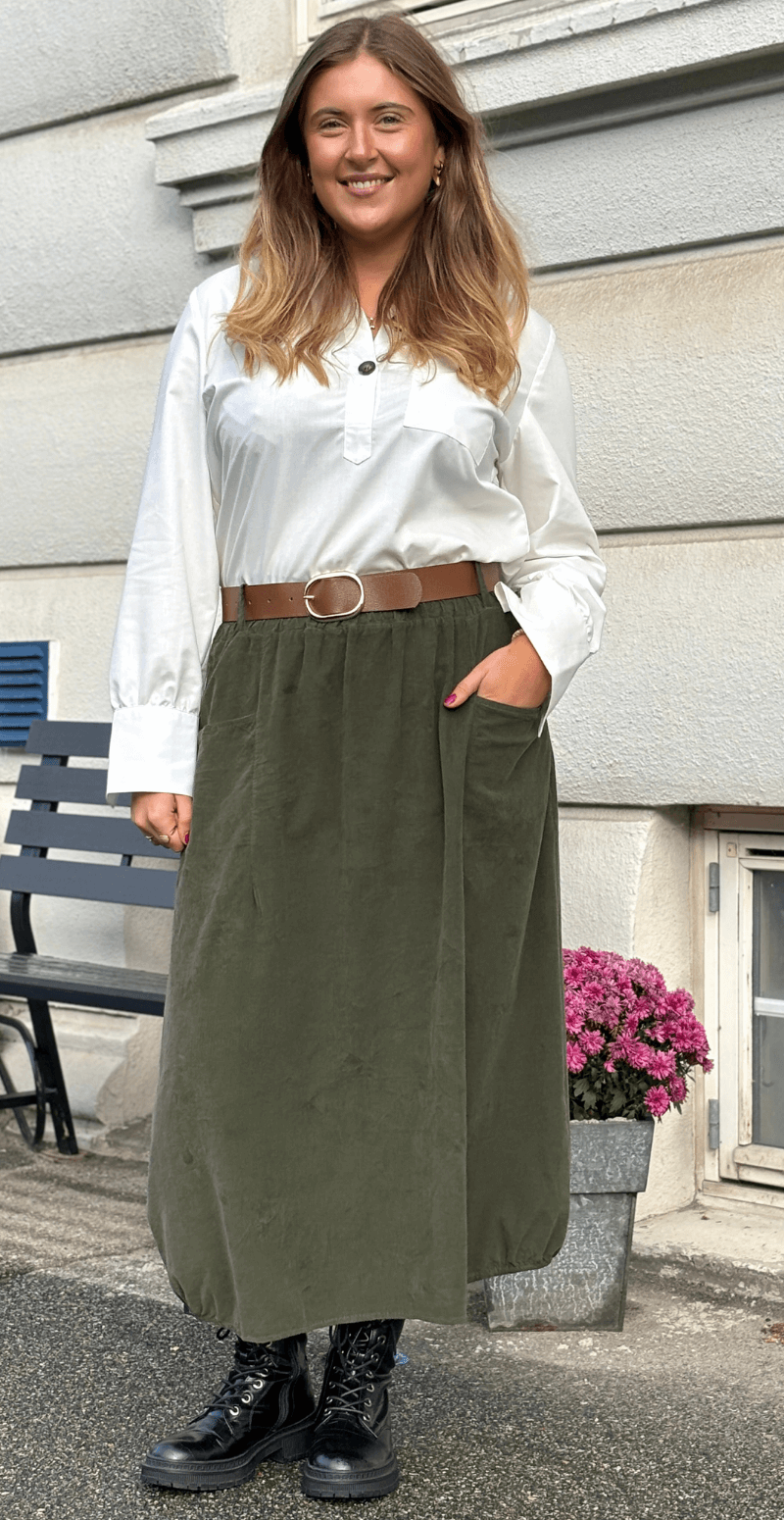 Allison fløjlsnederdel med lommer military LikeLondon