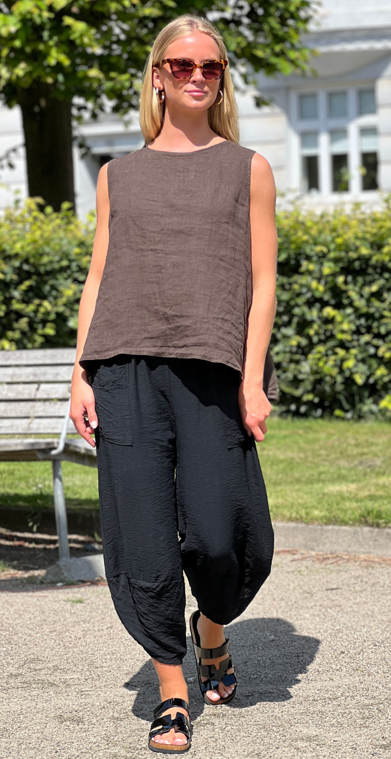 Evie hørbluse med knapper på ryggen brun LikeLondon