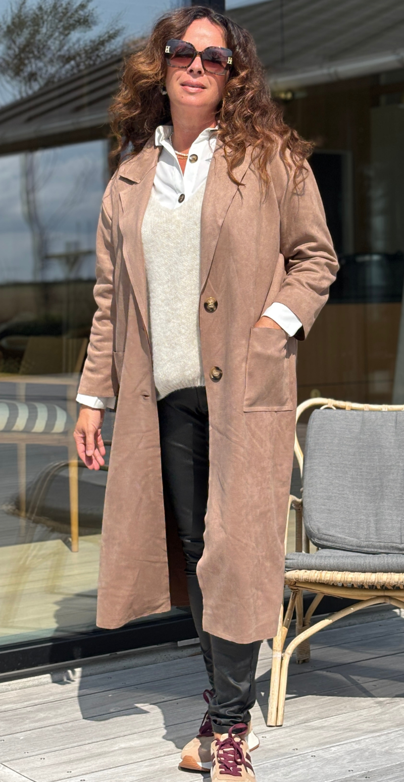 Kamella lang jakke i ruskindslook med knapper fango LikeLondon
