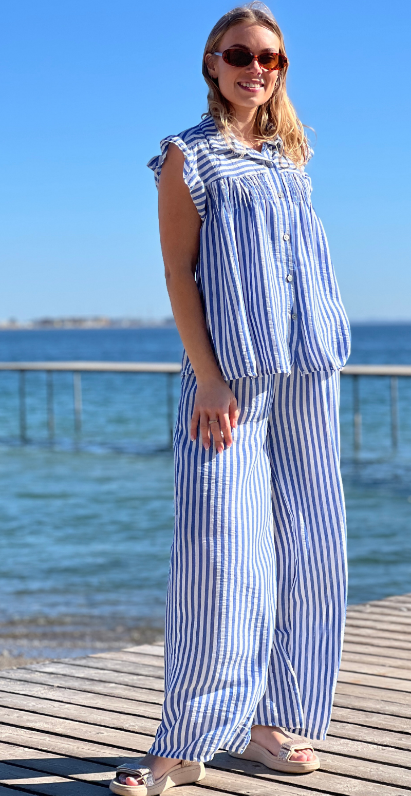 Lilje sæt med stribet bluse og bukser blå LikeLondon