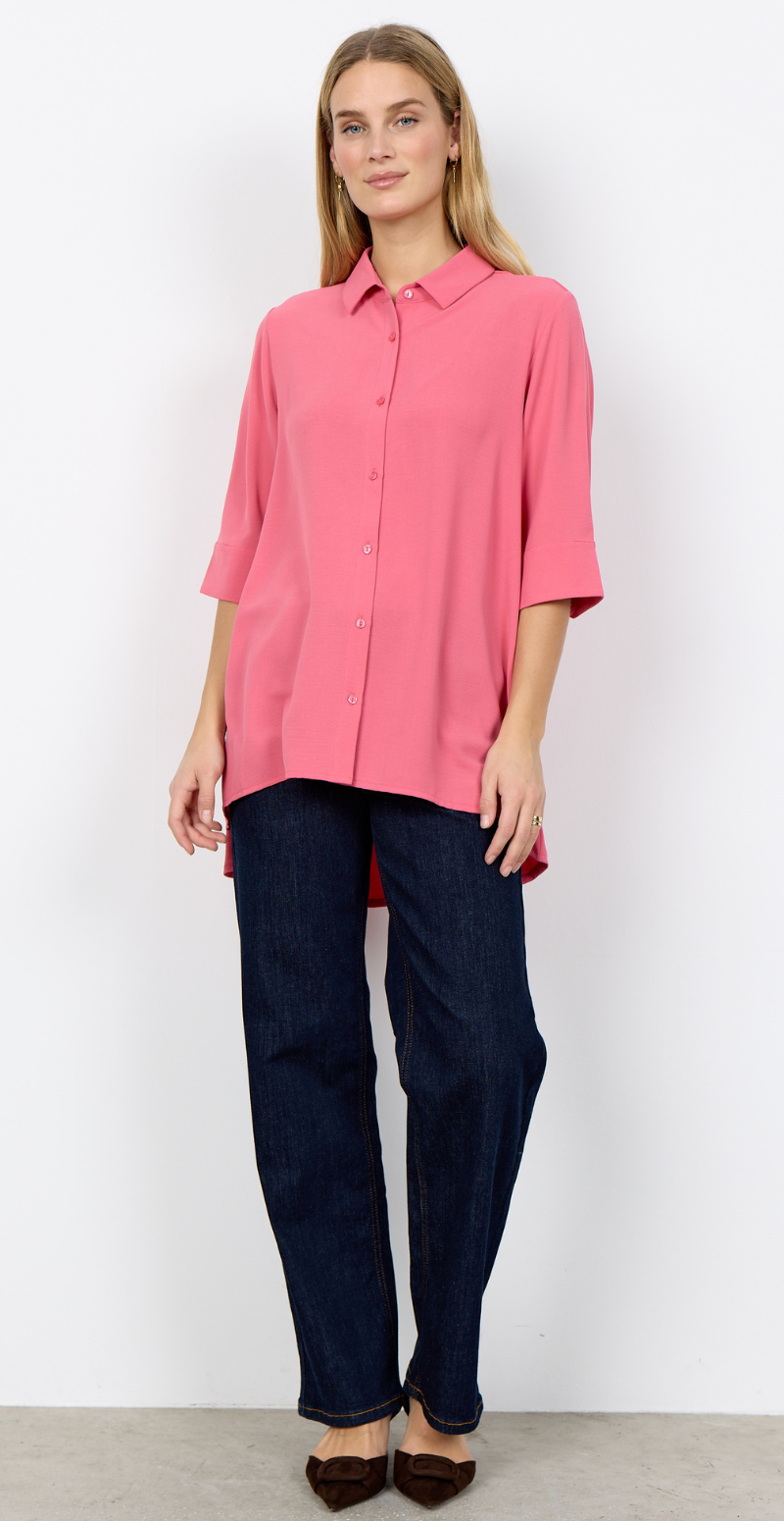 Carrie skjortebluse med længde bagtil rosa LikeLondon