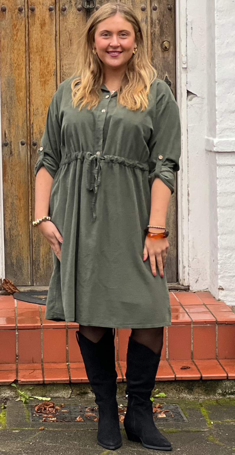 Silvia fløjlskjole med snøre i taljen military LikeLondon