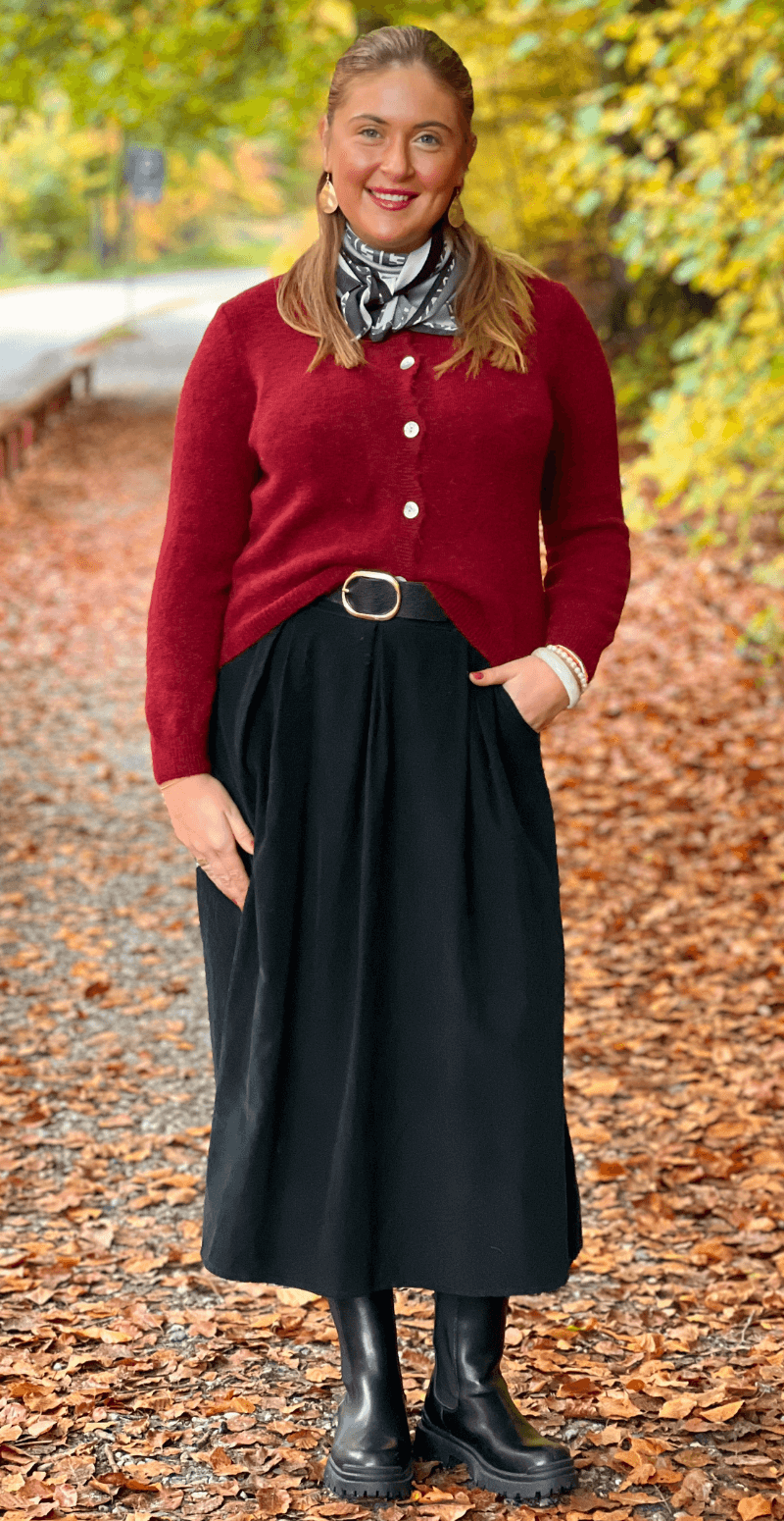 Celeste uld cardigan med perlemorsknapper bordeaux LikeLondon