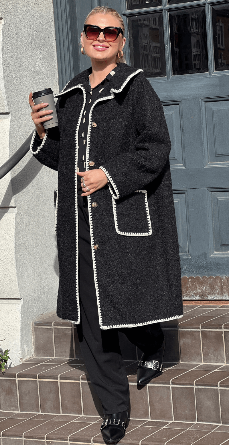 Trisha lang jakke med farvede kanter sort LikeLondon