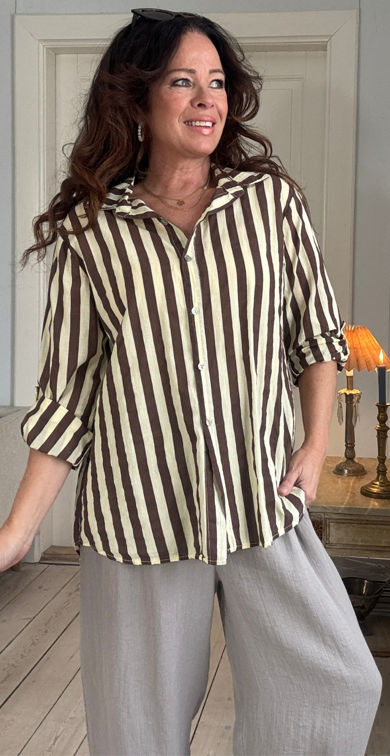 Cellie stribet skjorte med perlemorsknapper gul LikeLondon