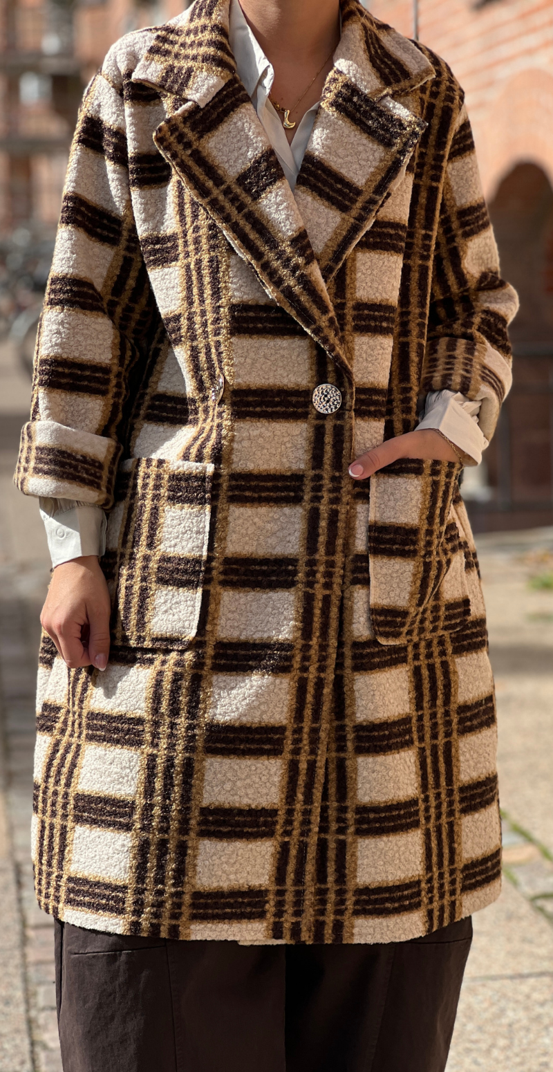 Edith ternet jakke med lommer og knapper beige LikeLondon