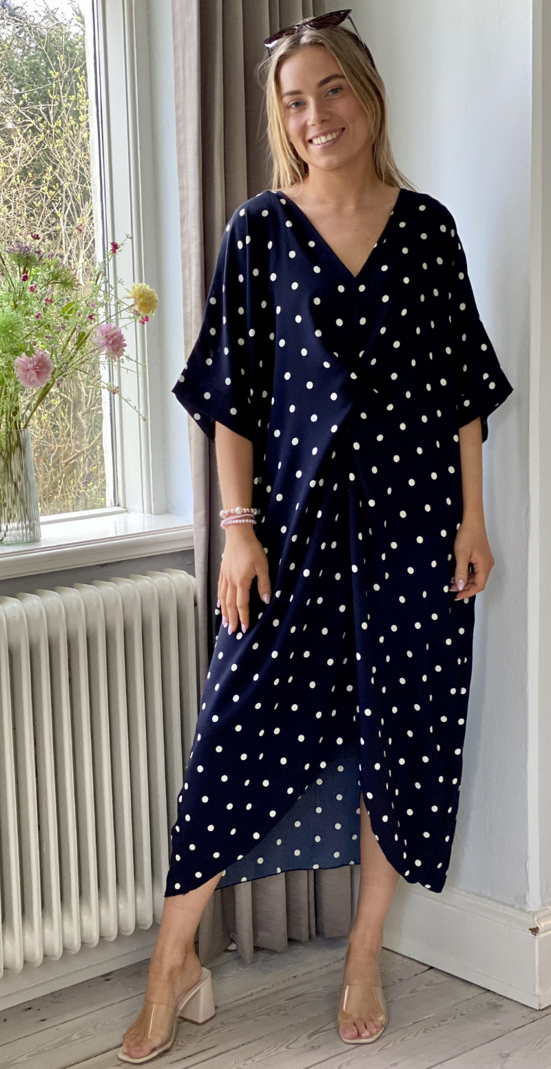 Annie kjole med knudedetalje og polkaprikker navy LikeLondon