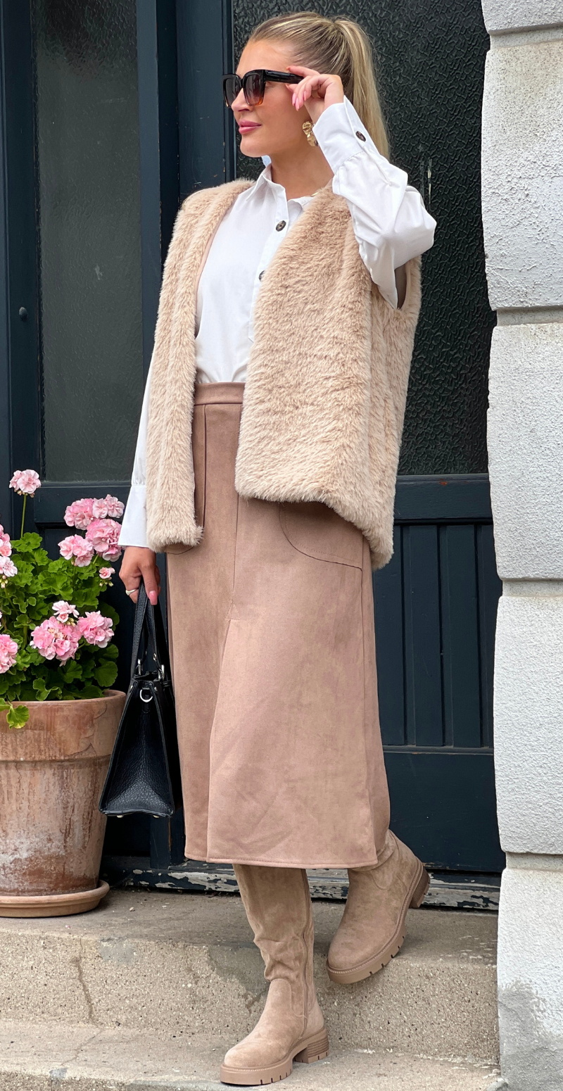 Angie fake fur vest med lommer beige