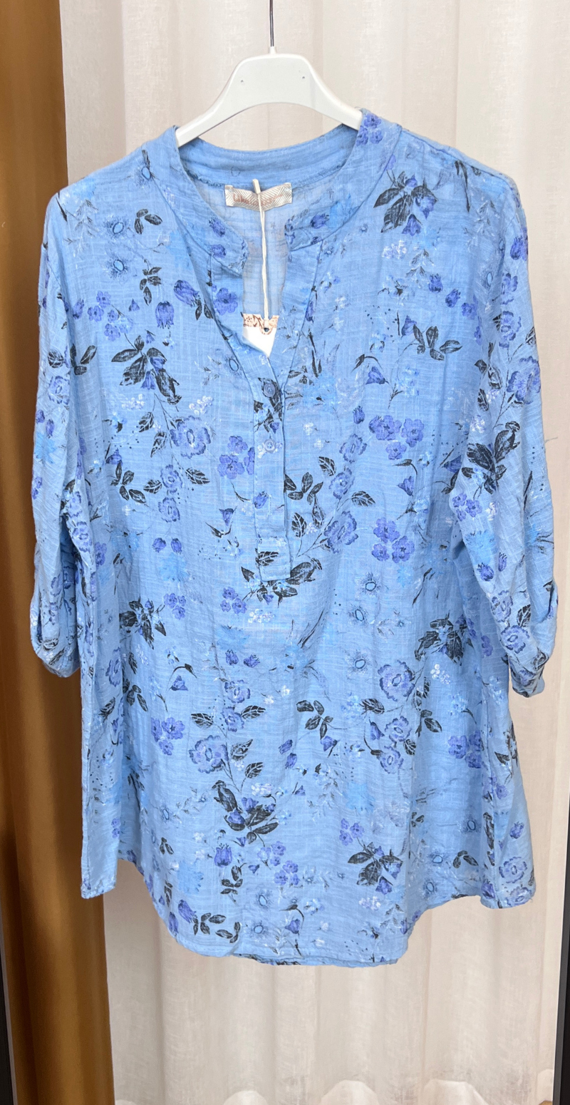 Ellette bluse med småt blomsterprint celeste LikeLondon